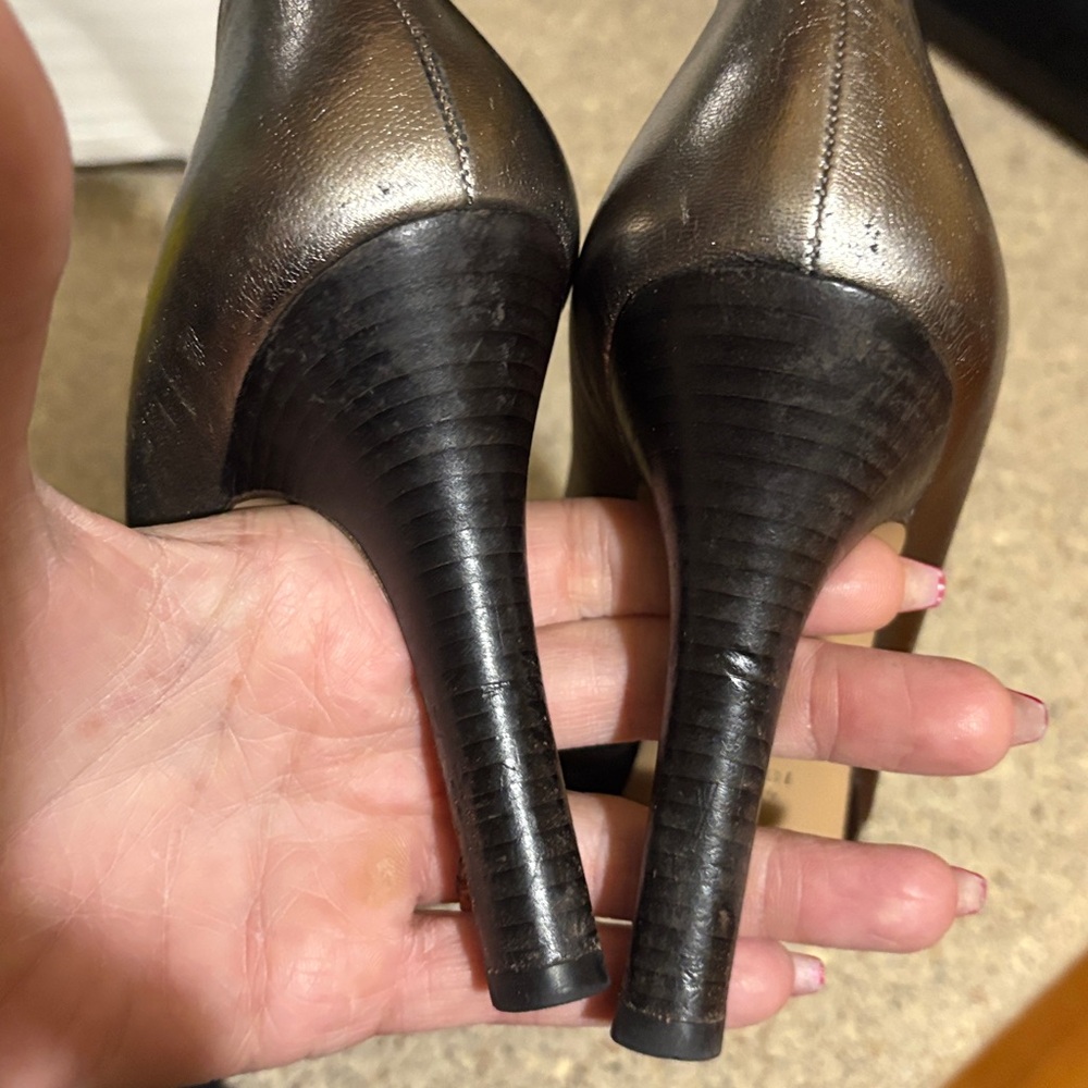 Gucci Metallic Black/Gold Heels - Picture 9 of 10